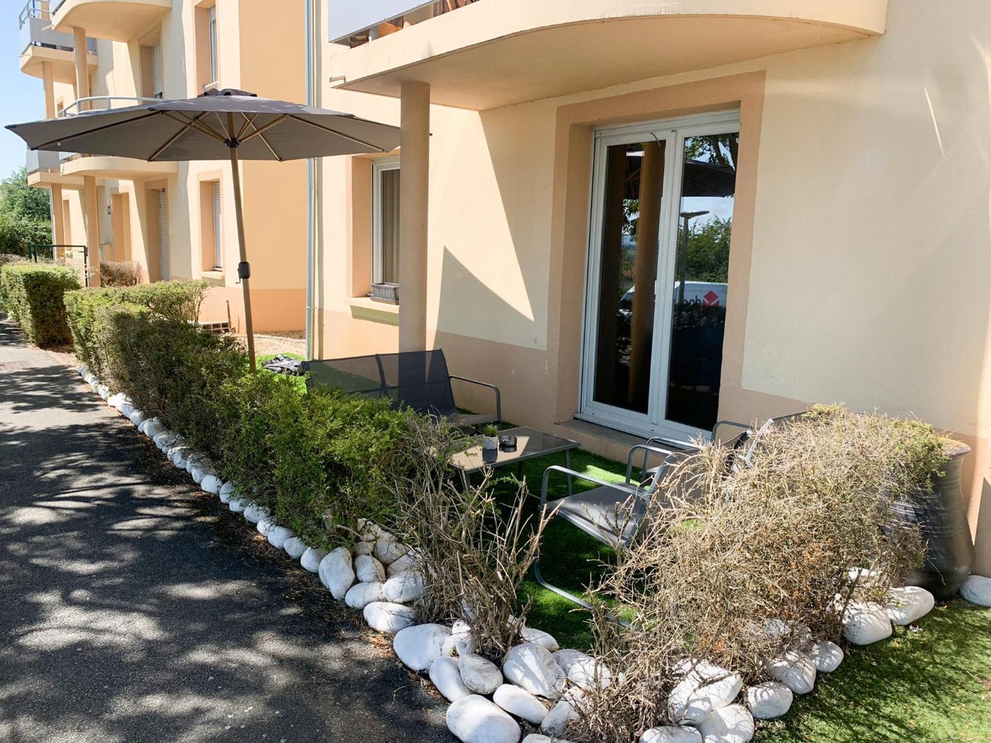 Appartement Les Hauts Du Beaujolais Limas Bagian luar foto